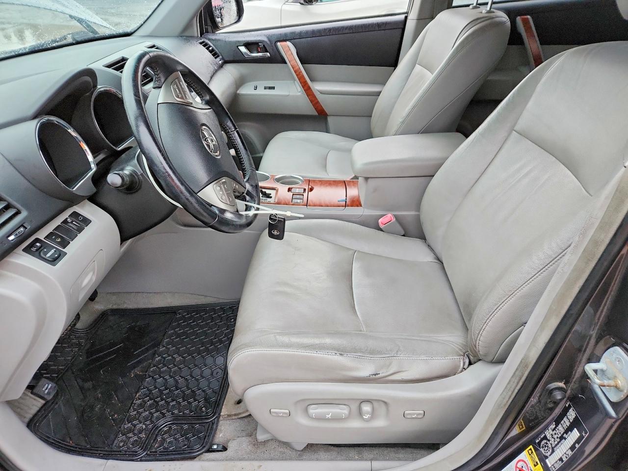 2009 TOYOTA HIGHLANDER