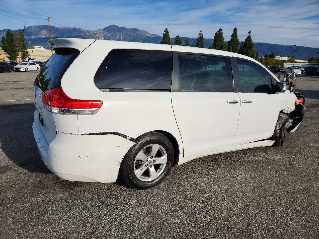 2012 TOYOTA SIENNA