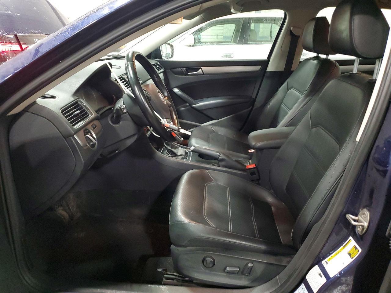 2015 VOLKSWAGEN Passat
