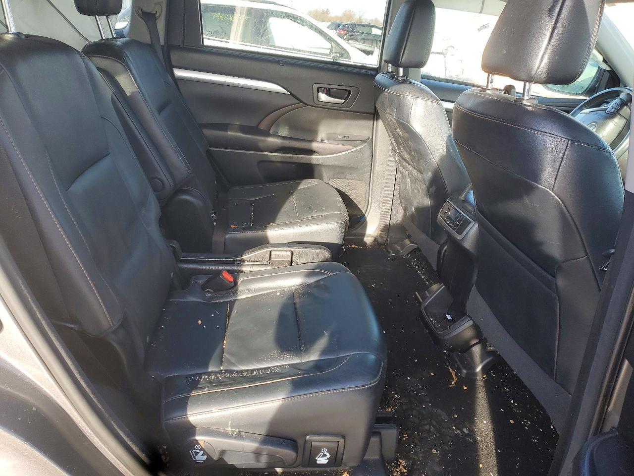 2016 TOYOTA HIGHLANDER