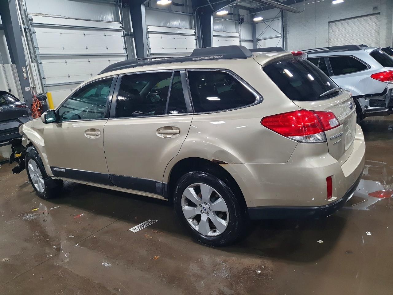 2010 SUBARU Outback