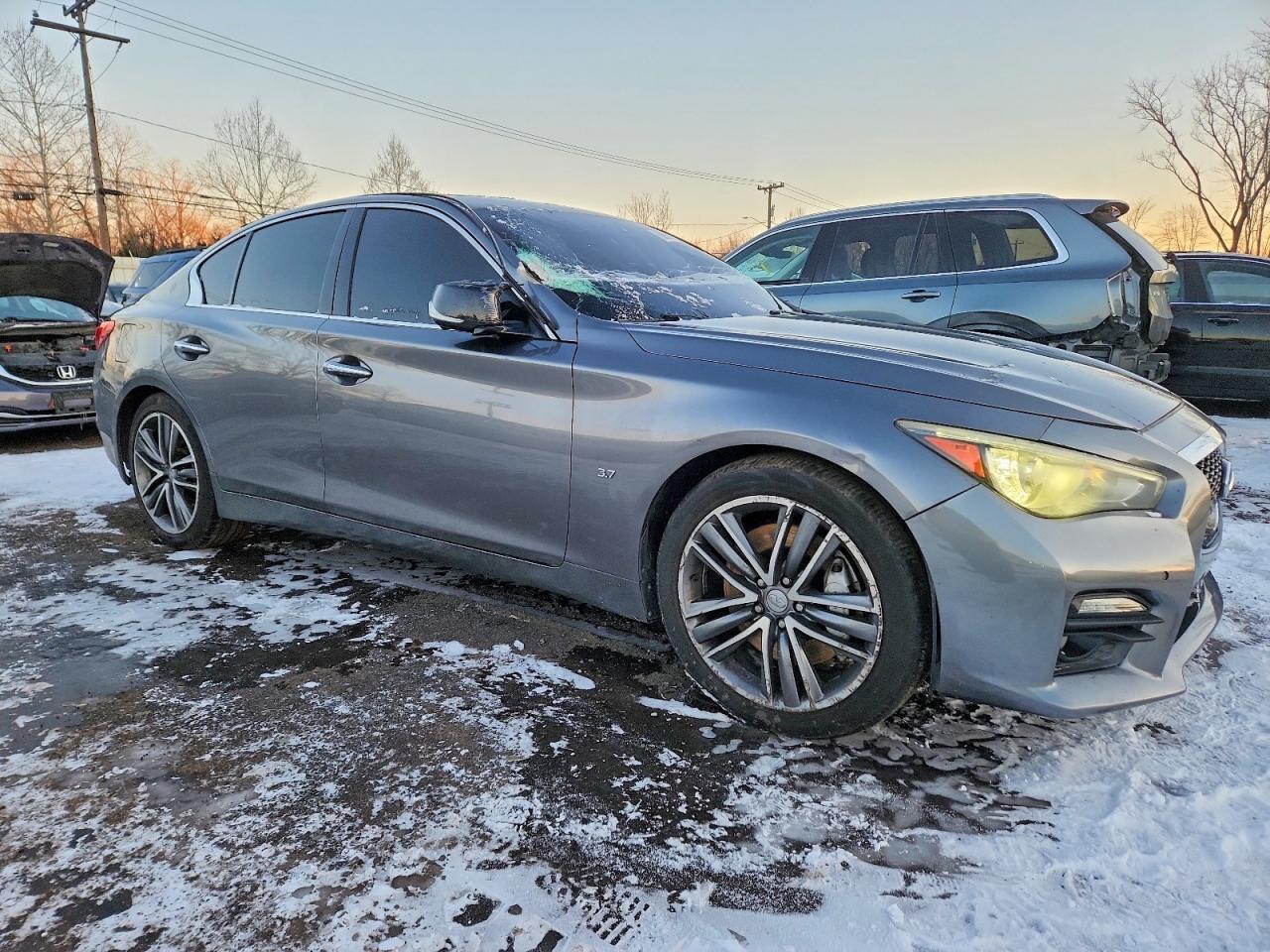 2015 INFINITI Q50
