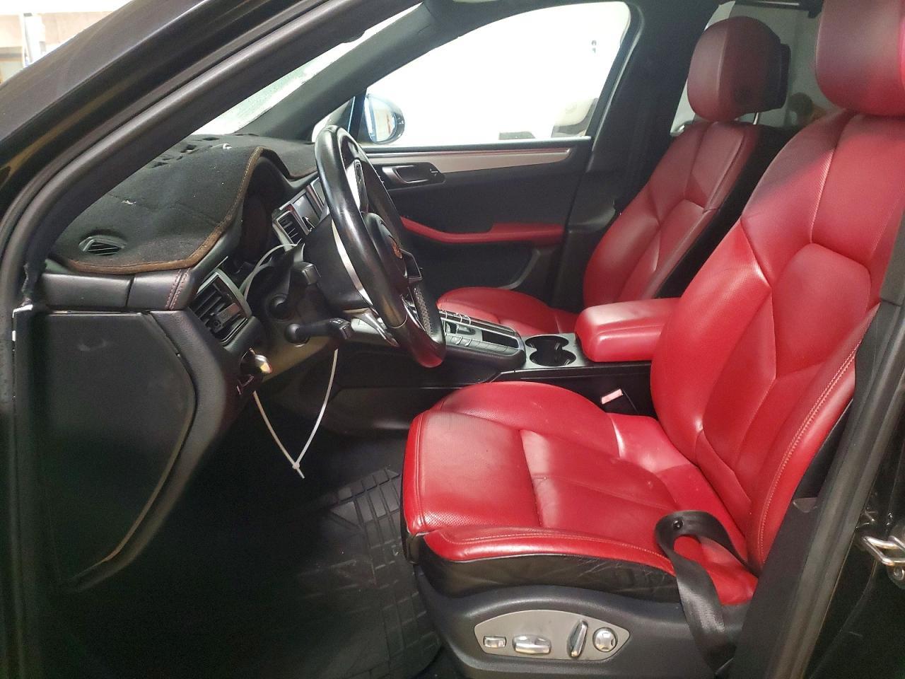 2015 PORSCHE Macan