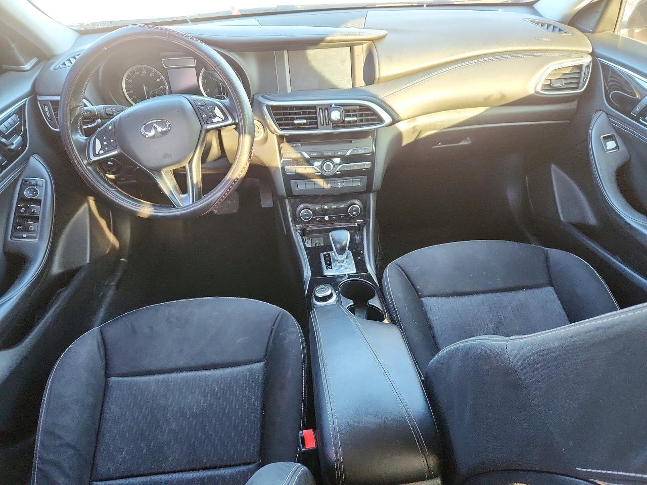 2017 INFINITI QX30