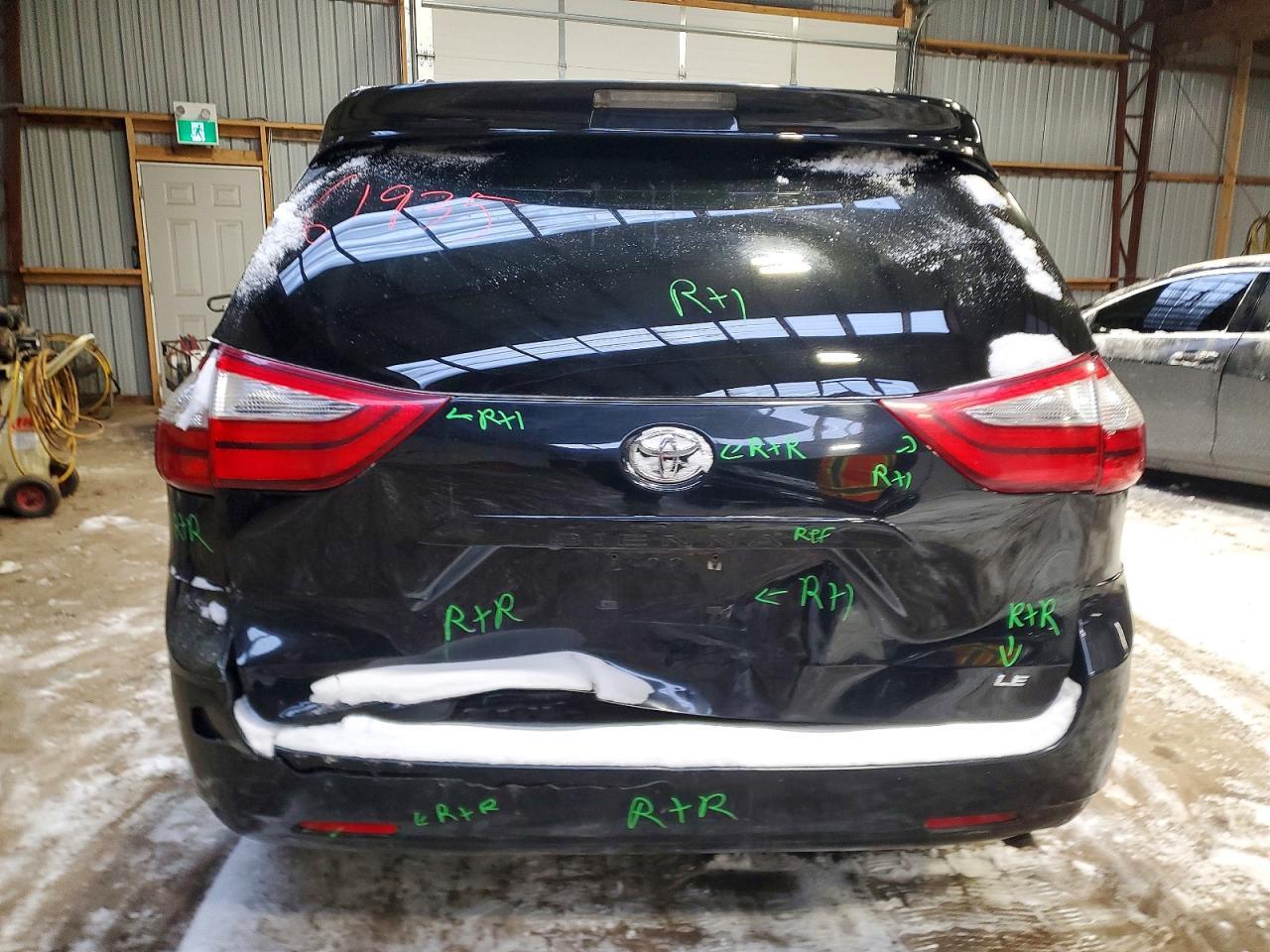 2017 TOYOTA SIENNA