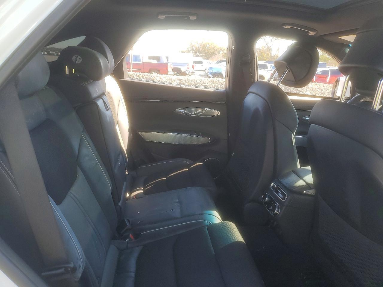 2023 GENESIS GV70