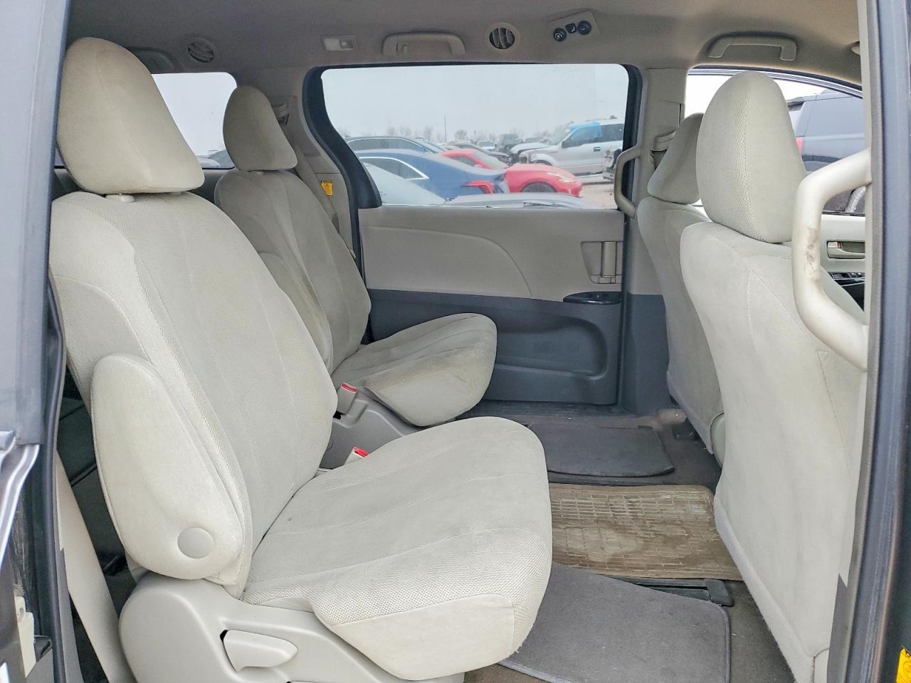 2012 TOYOTA SIENNA