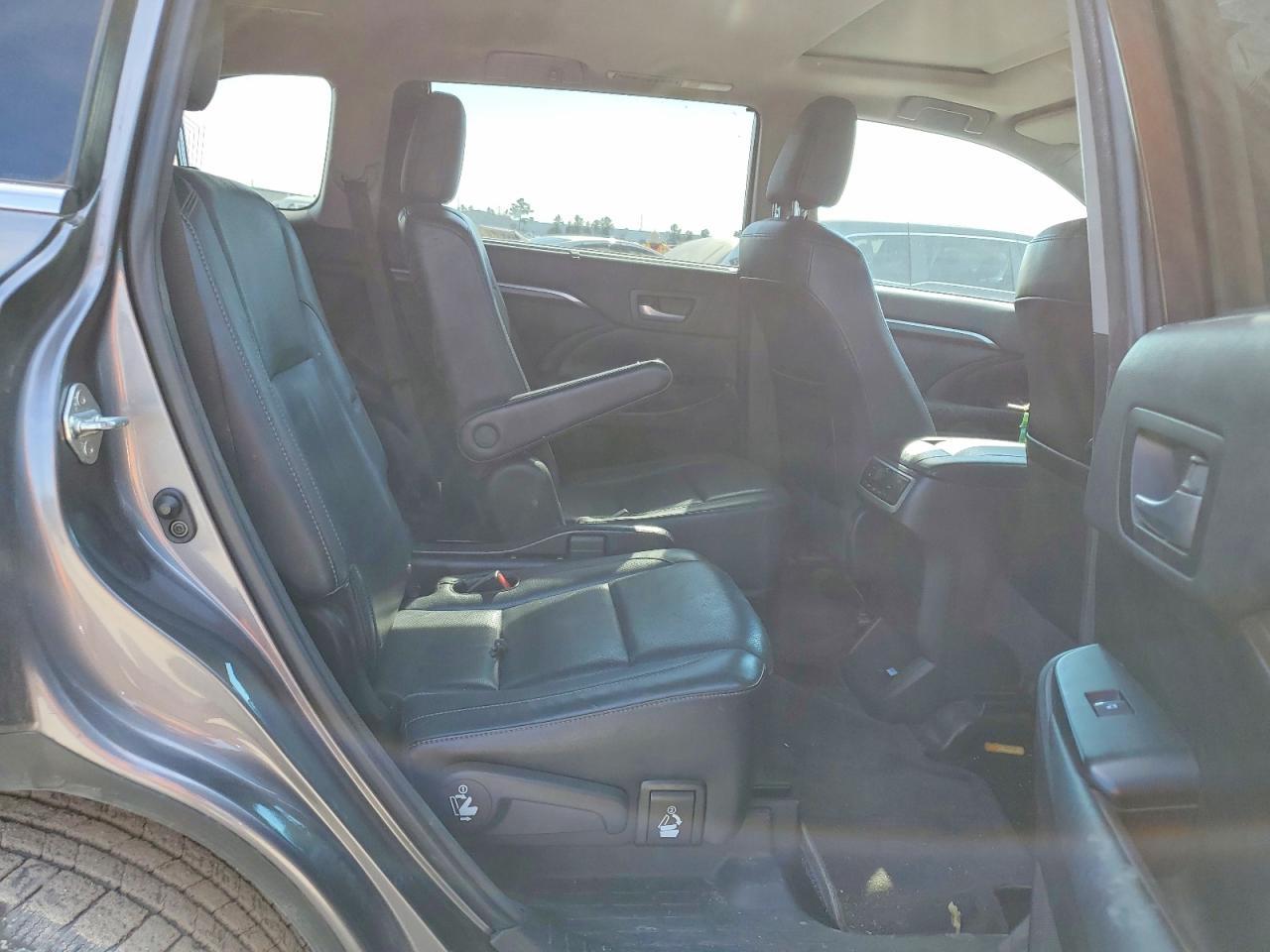 2015 TOYOTA HIGHLANDER