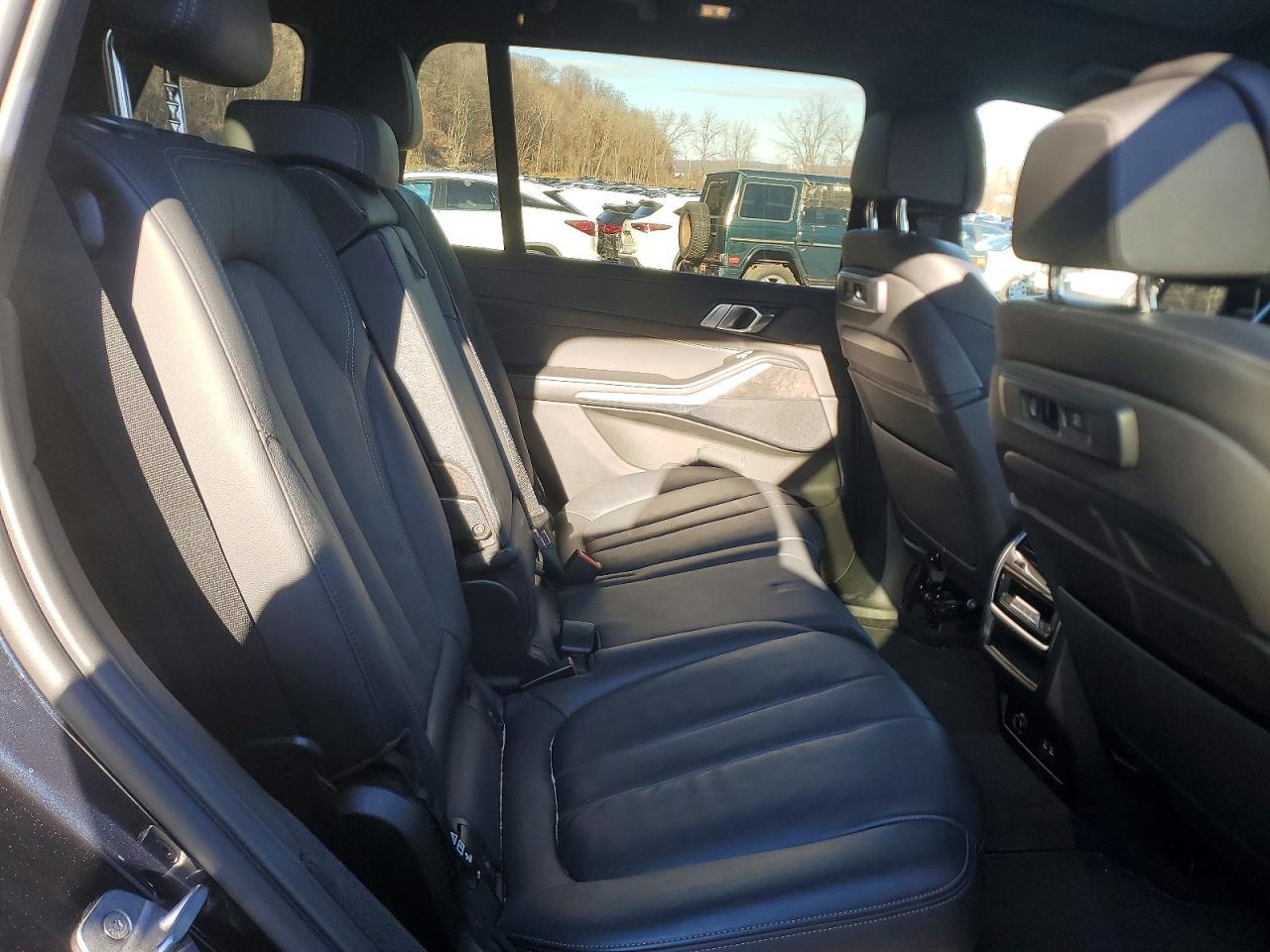 2022 BMW X7