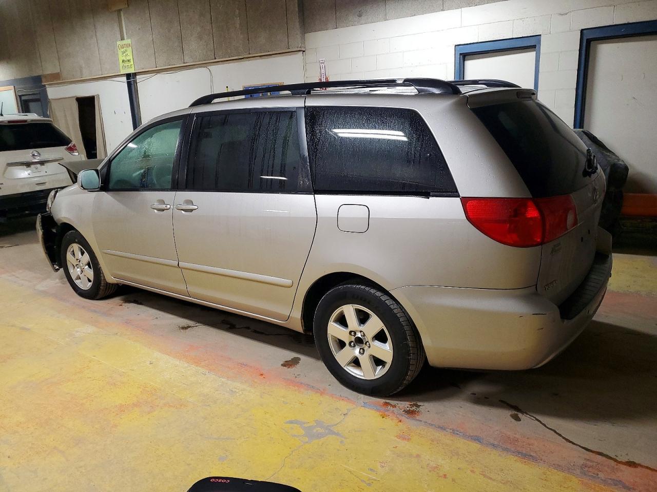 2009 TOYOTA SIENNA