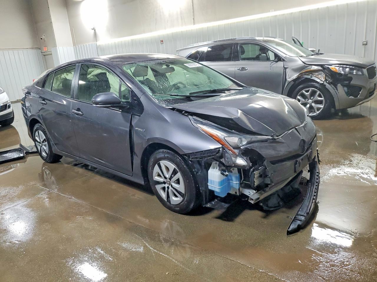 2016 TOYOTA PRIUS