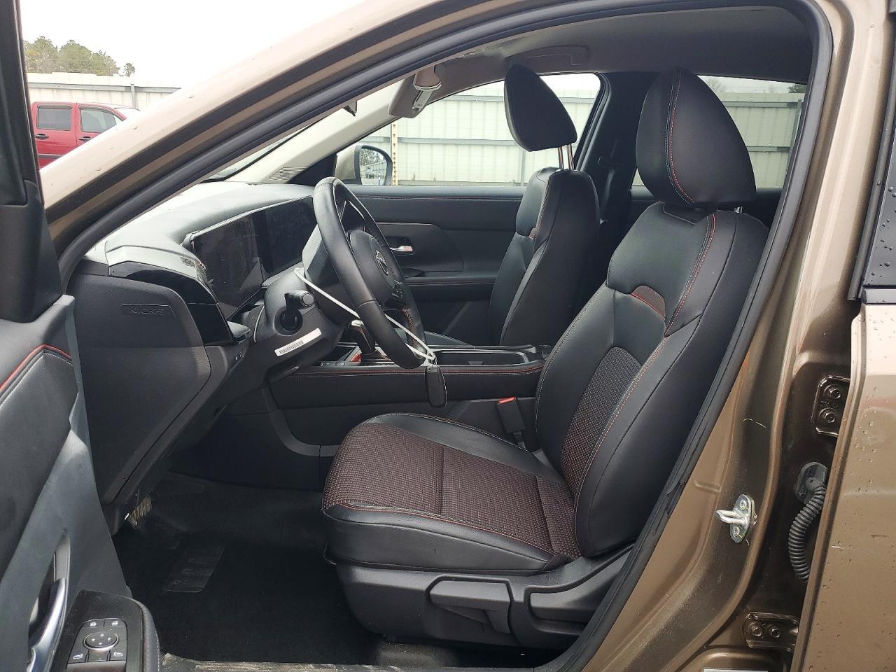 2025 NISSAN KICKS