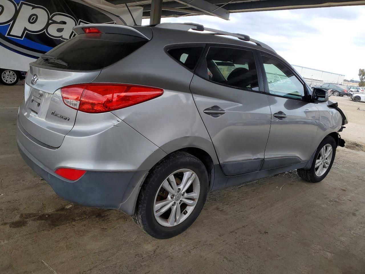 2011 HYUNDAI TUCSON