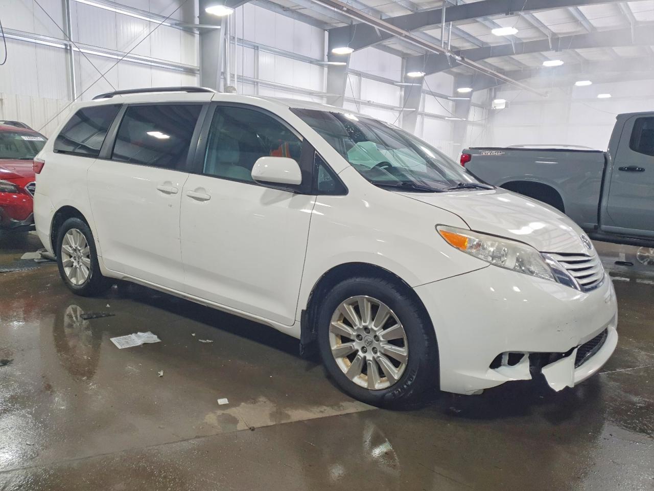2015 TOYOTA SIENNA