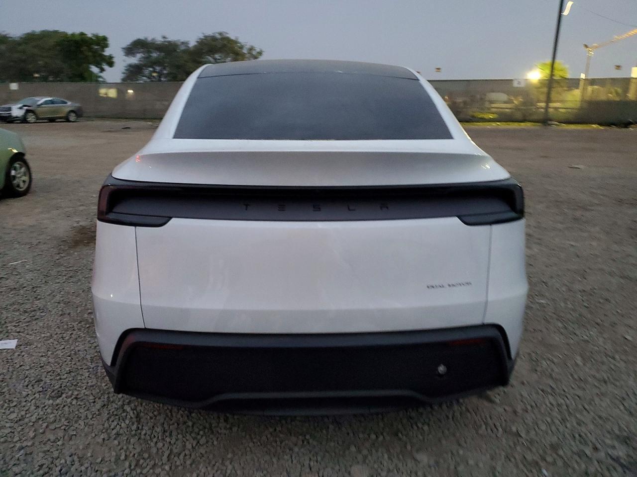 2026 TESLA MODEL Y