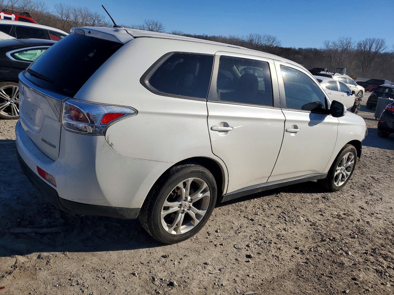 2014 MITSUBISHI outlander