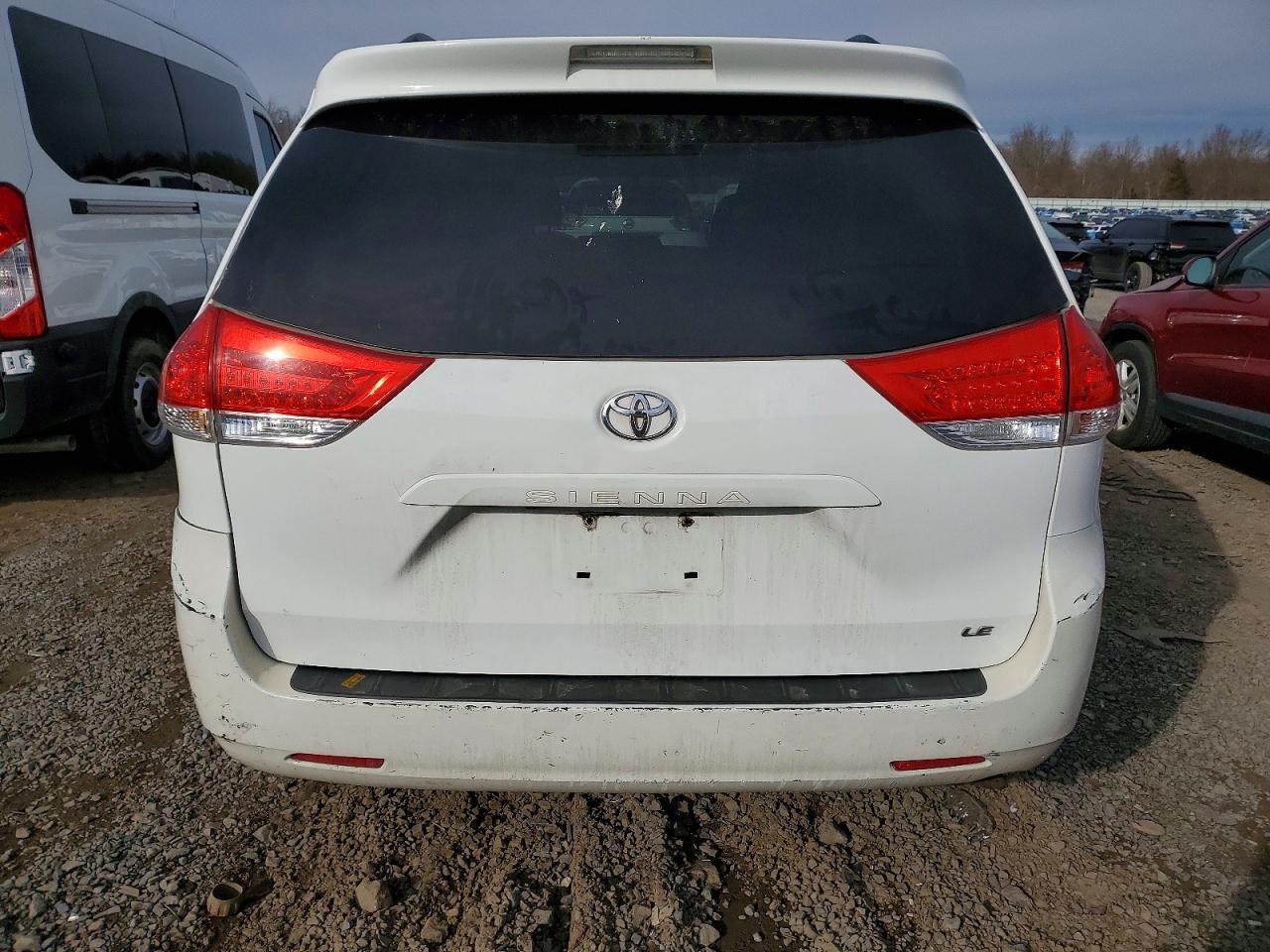 2013 TOYOTA SIENNA