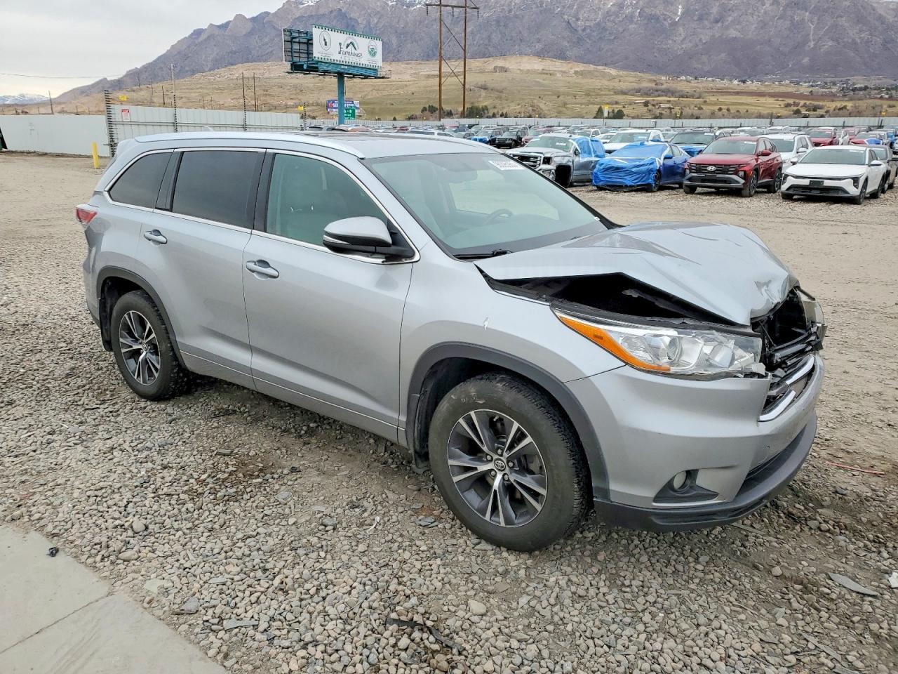 2016 TOYOTA HIGHLANDER