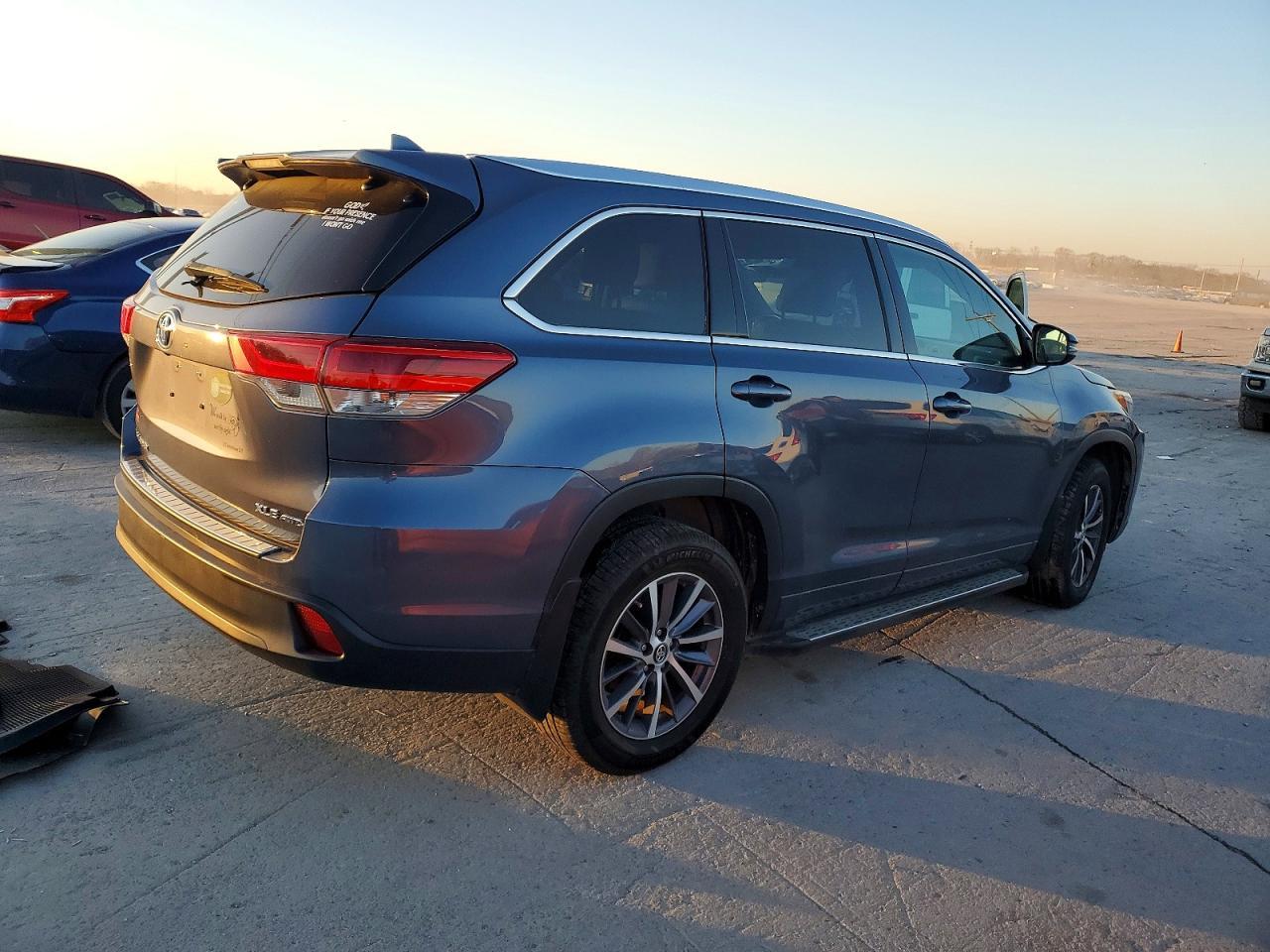 2018 TOYOTA HIGHLANDER