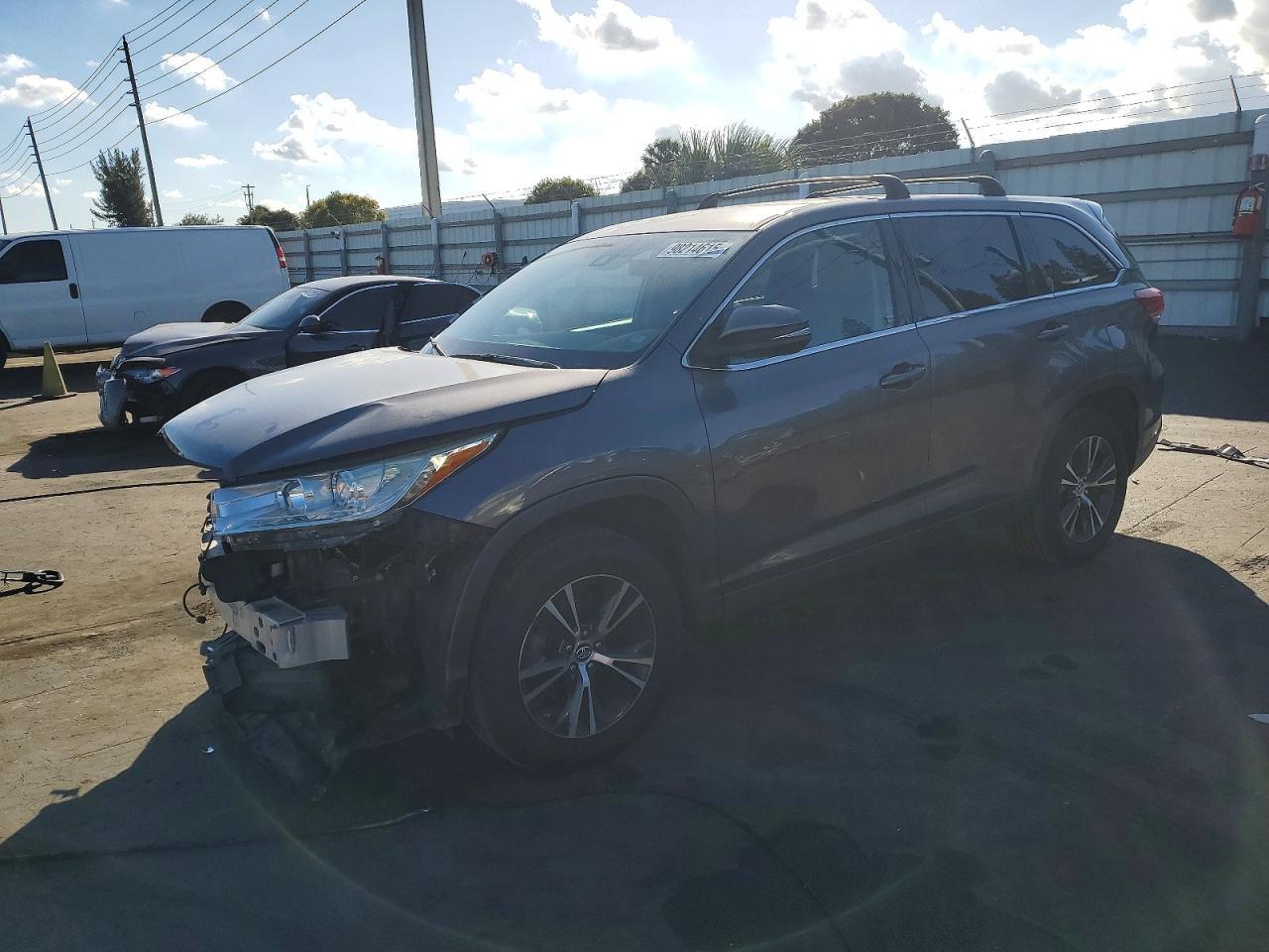 2019 TOYOTA HIGHLANDER