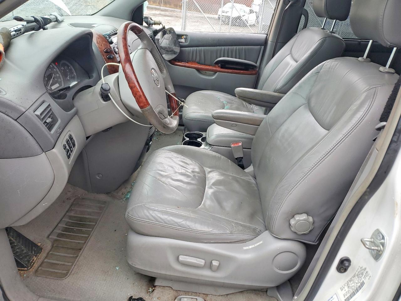 2004 TOYOTA SIENNA