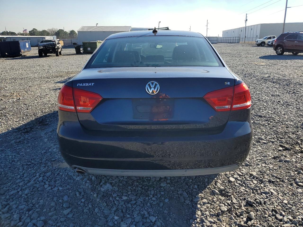 2012 VOLKSWAGEN Passat
