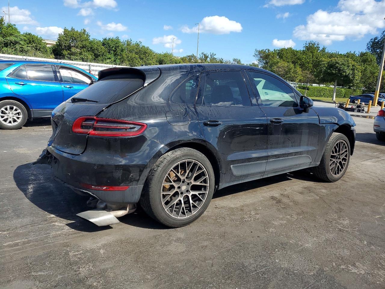 2018 PORSCHE Macan