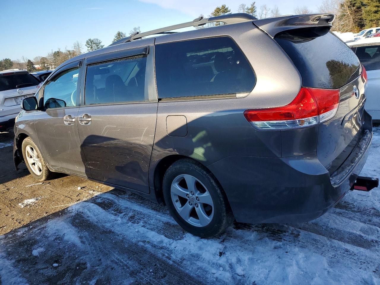 2012 TOYOTA SIENNA