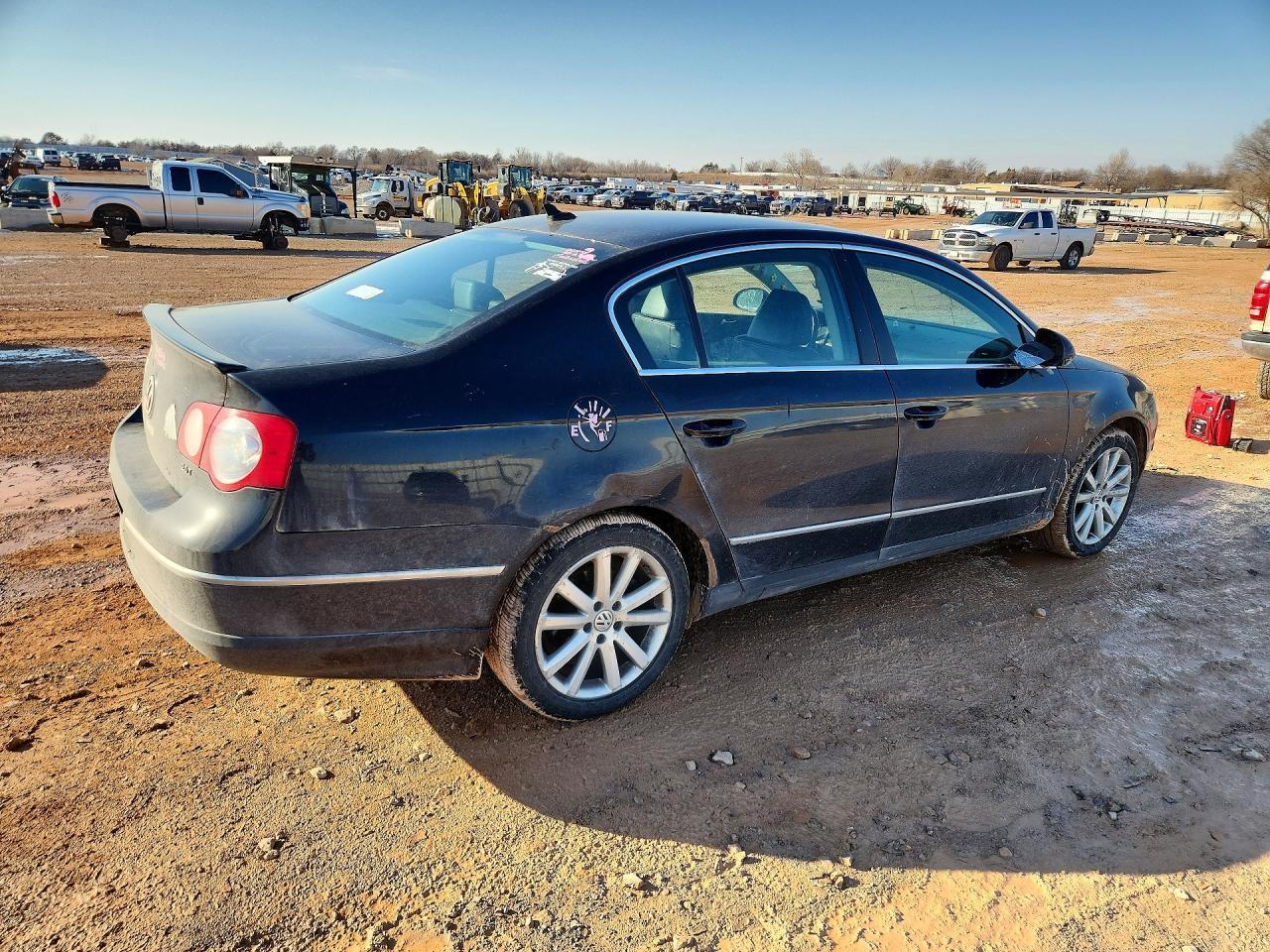 2010 VOLKSWAGEN Passat
