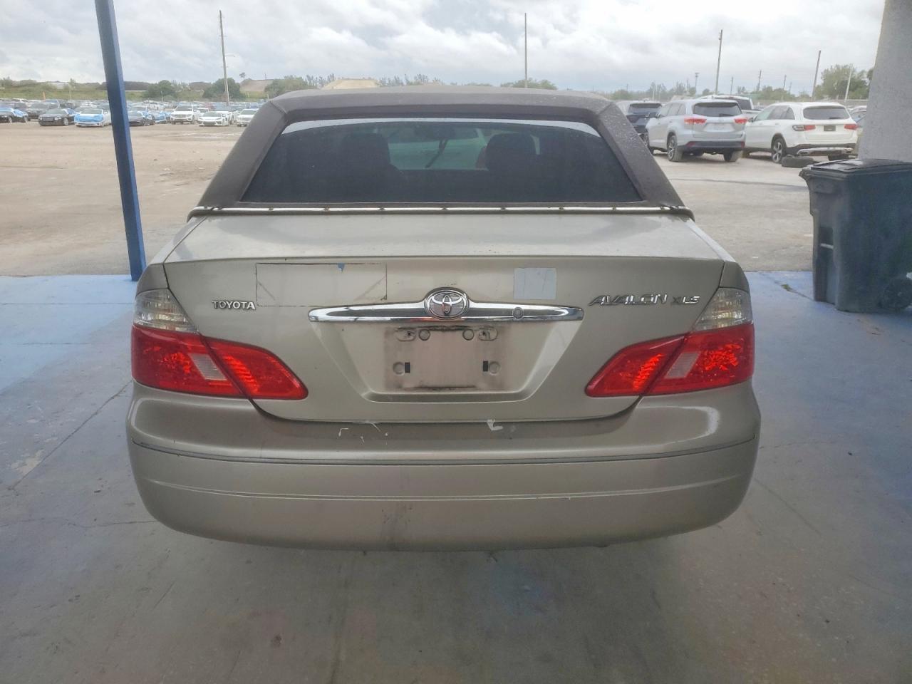 2004 TOYOTA Avalon