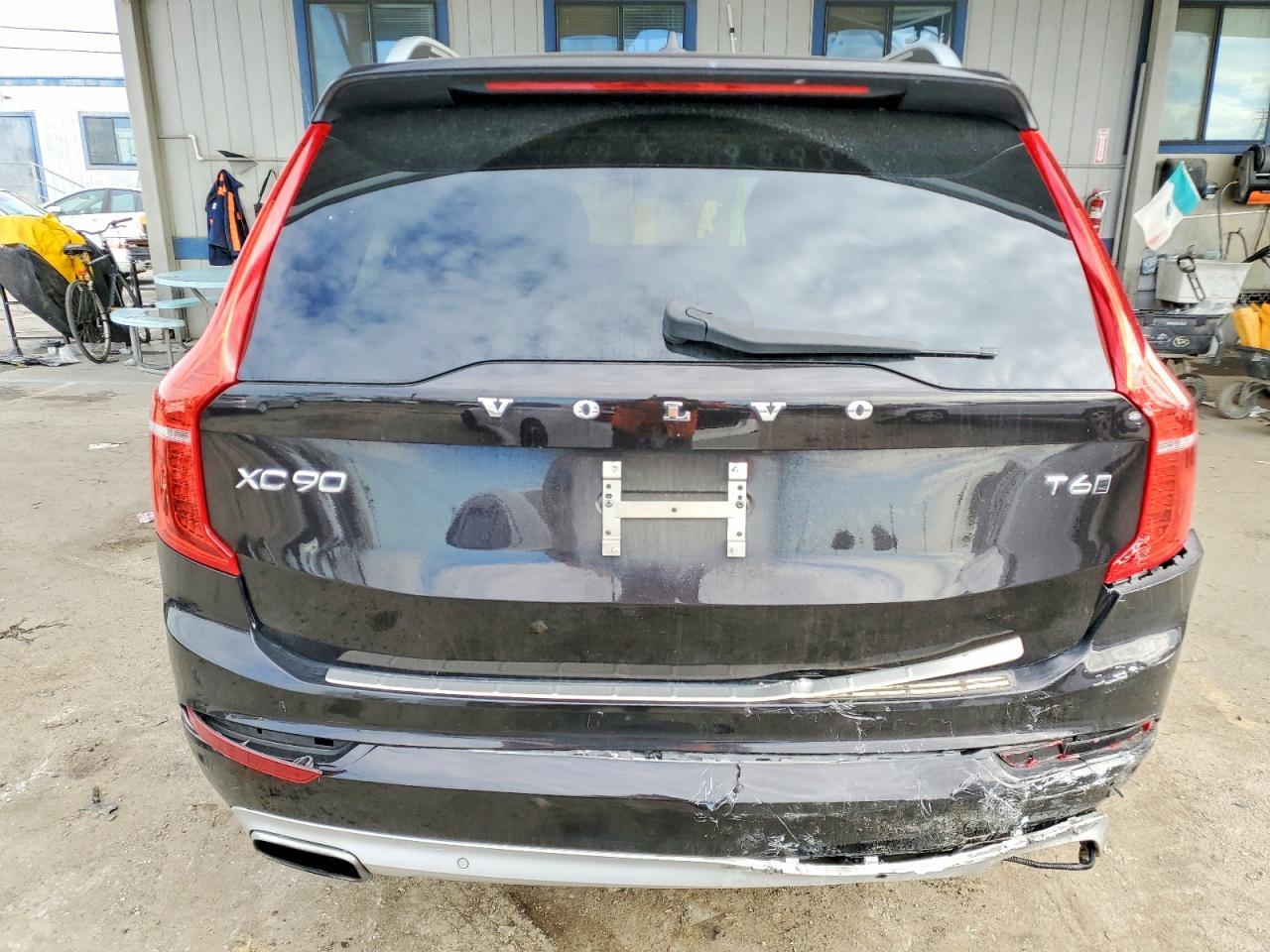 2016 VOLVO XC90