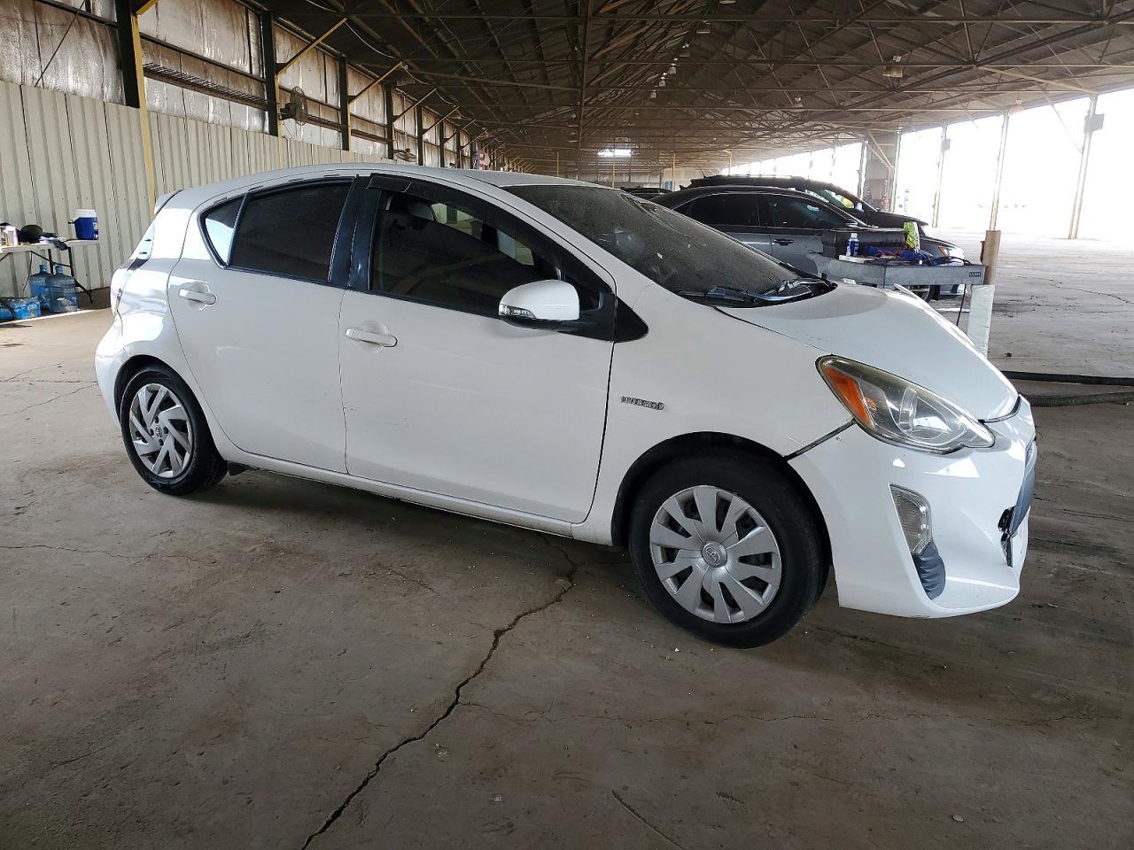 2016 TOYOTA Prius c