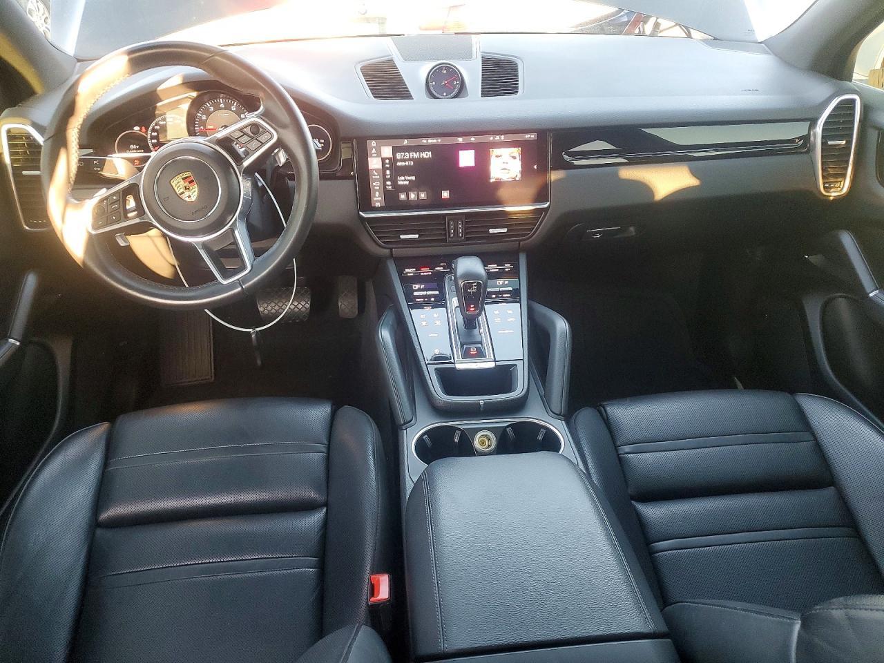 2020 PORSCHE CAYENNE