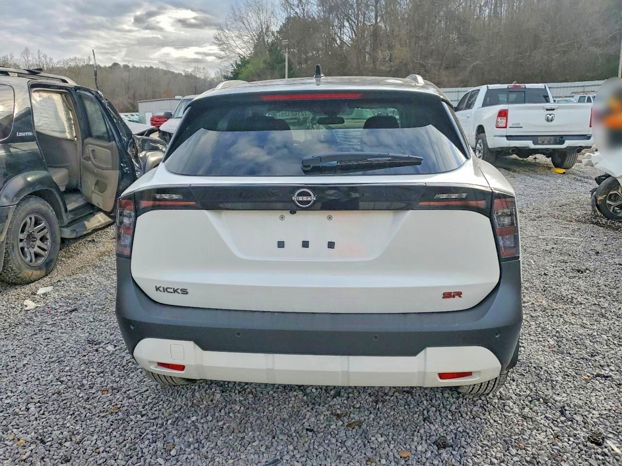2025 NISSAN KICKS