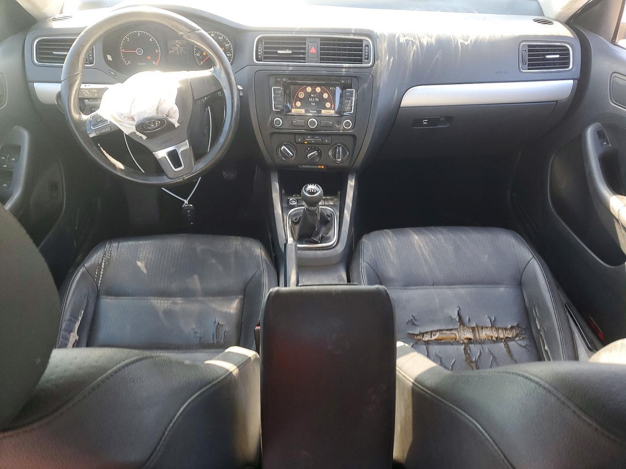 2011 VOLKSWAGEN JETTA