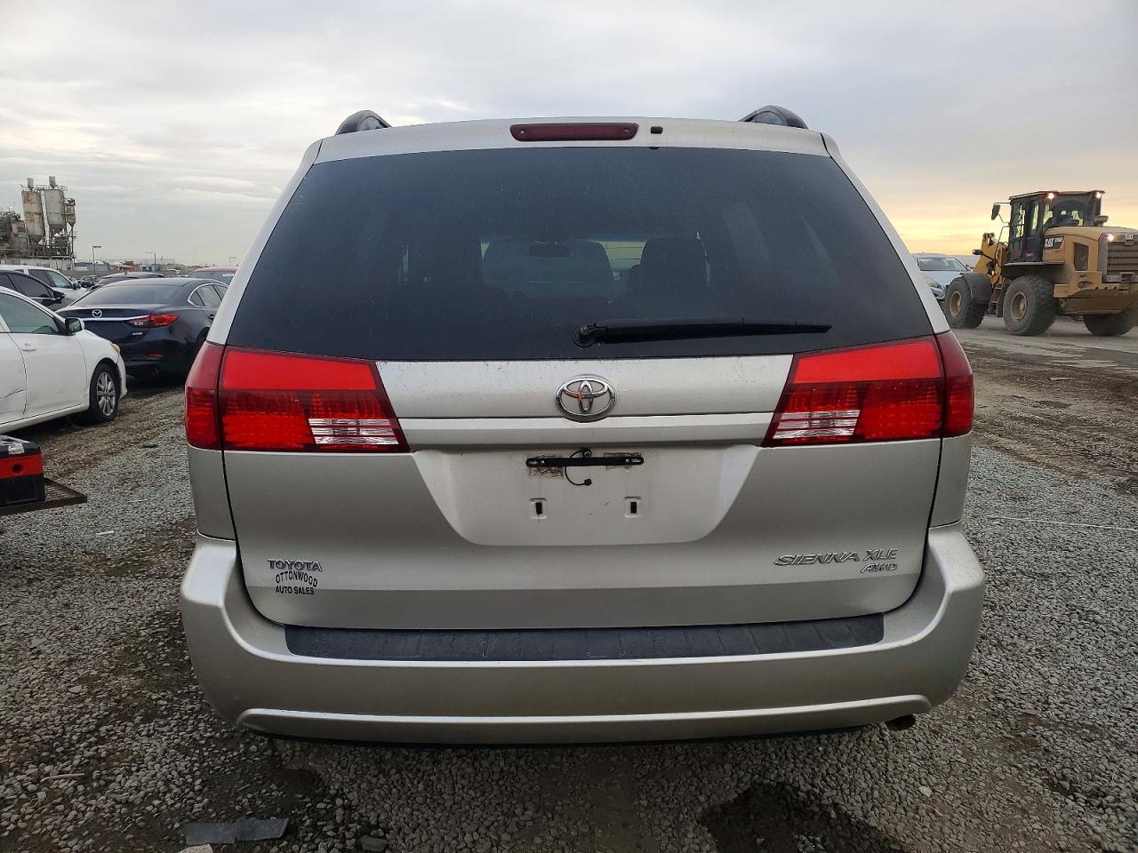 2004 TOYOTA SIENNA