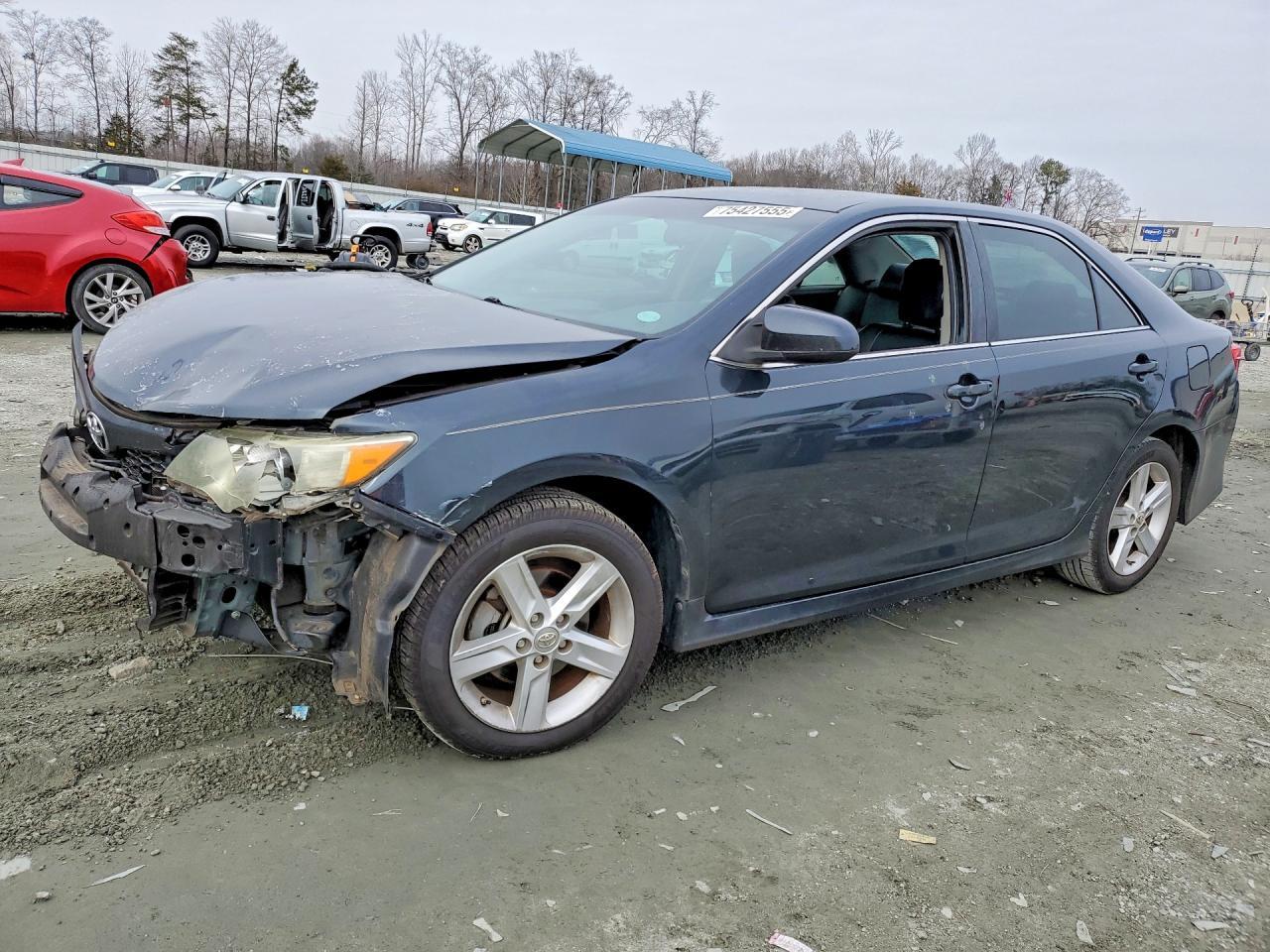 2014 TOYOTA CAMRY