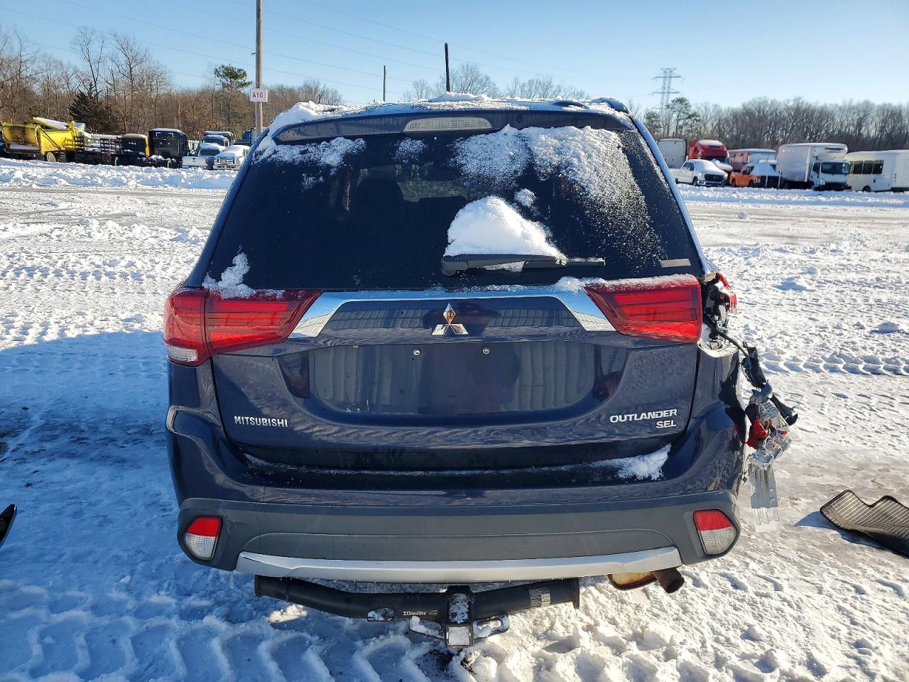 2016 MITSUBISHI outlander