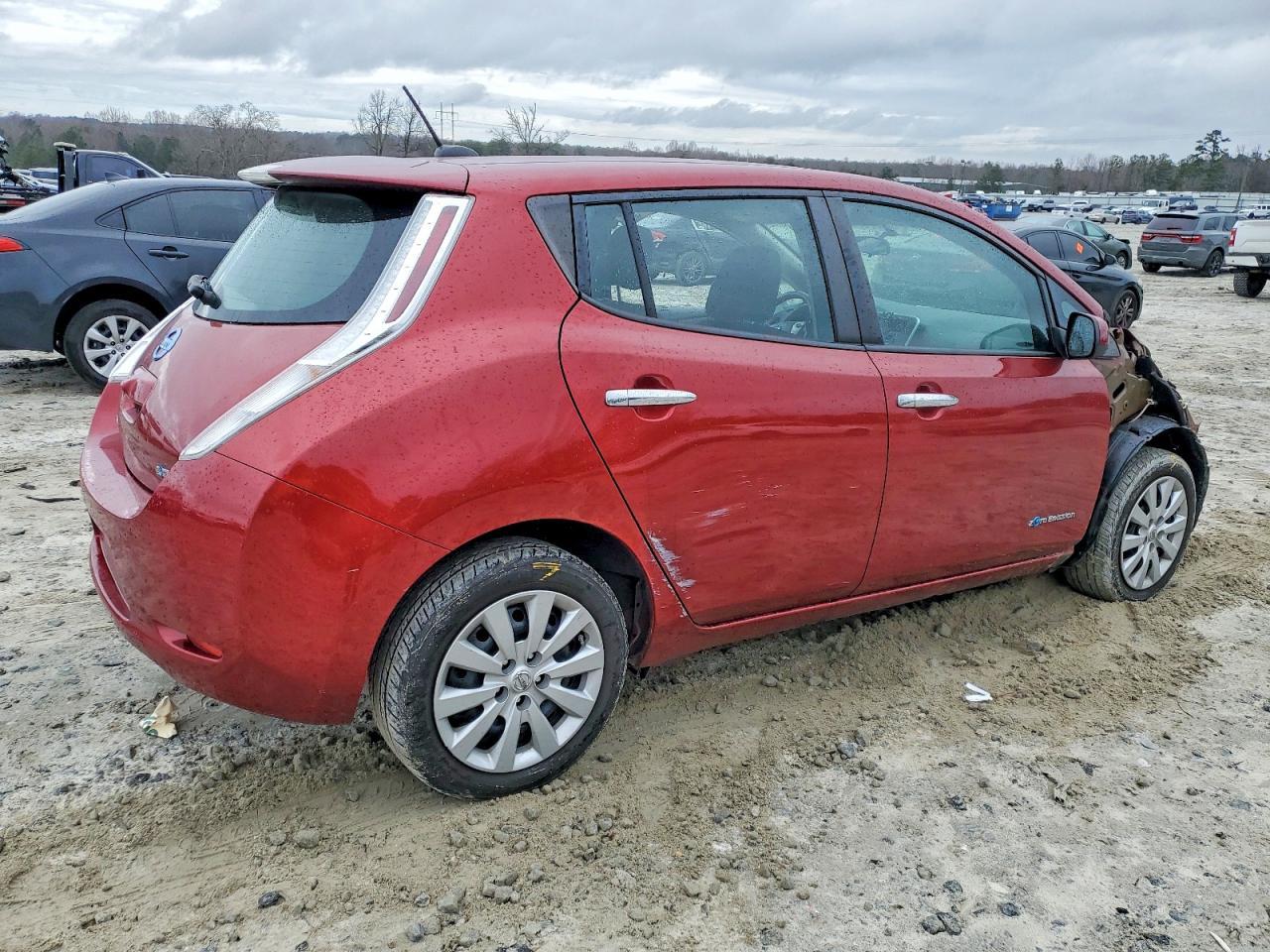 2015 NISSAN LEAF
