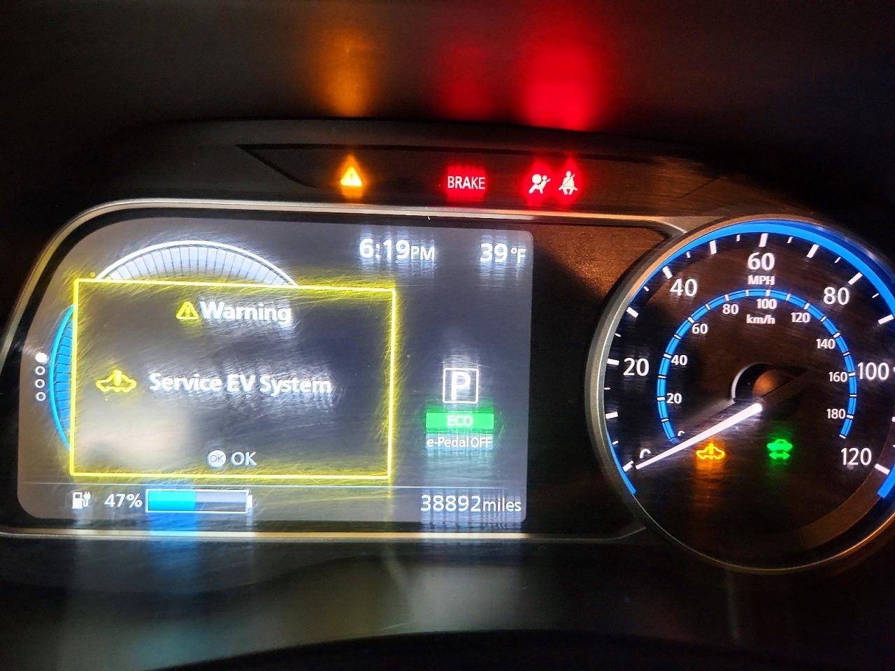 2022 NISSAN LEAF