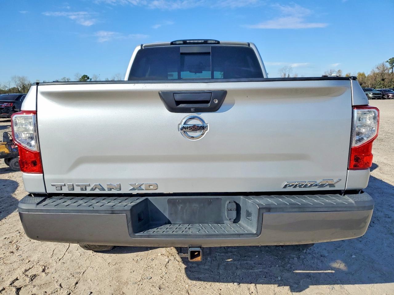 2016 NISSAN Titan