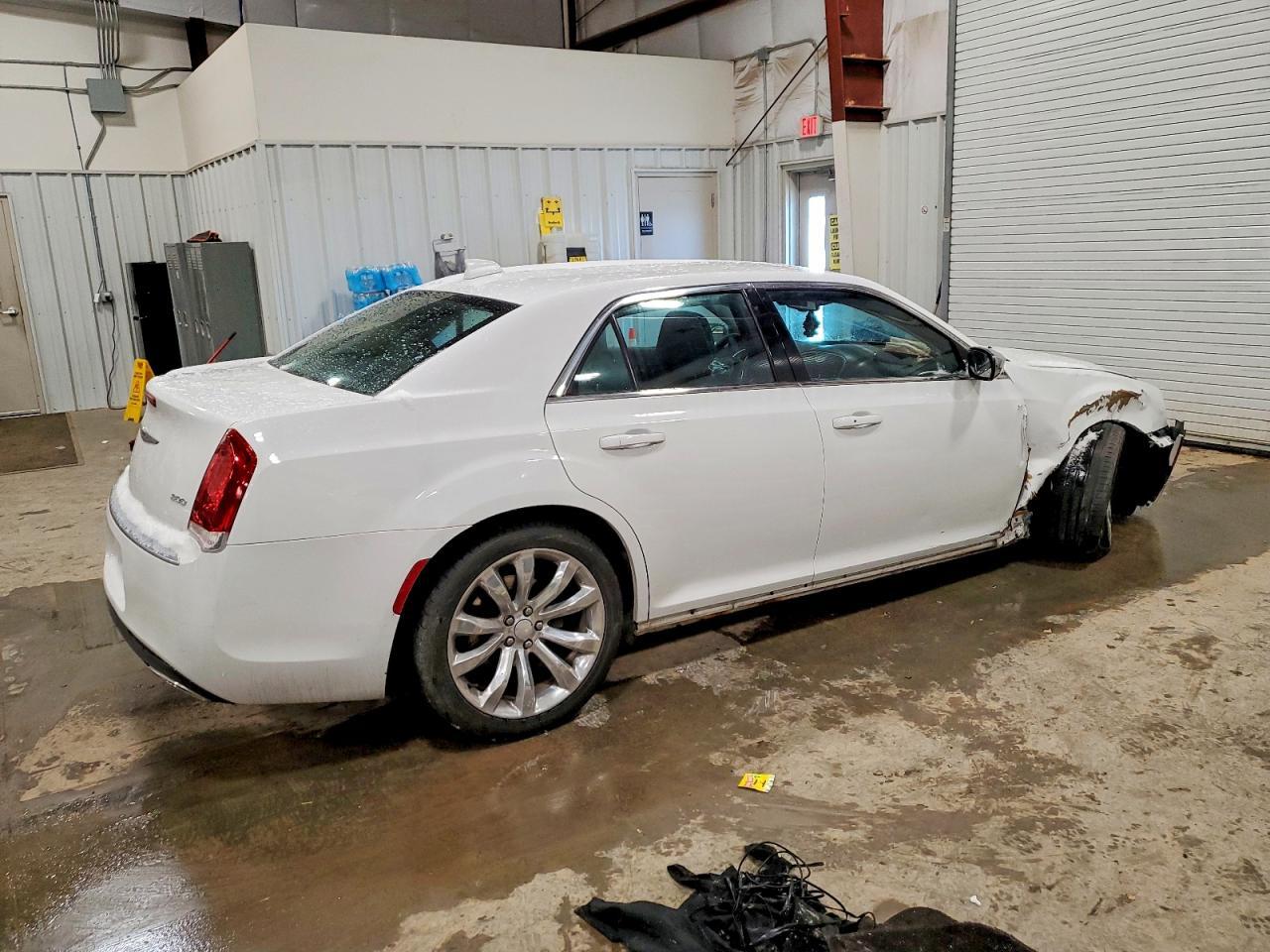 2019 CHRYSLER 300