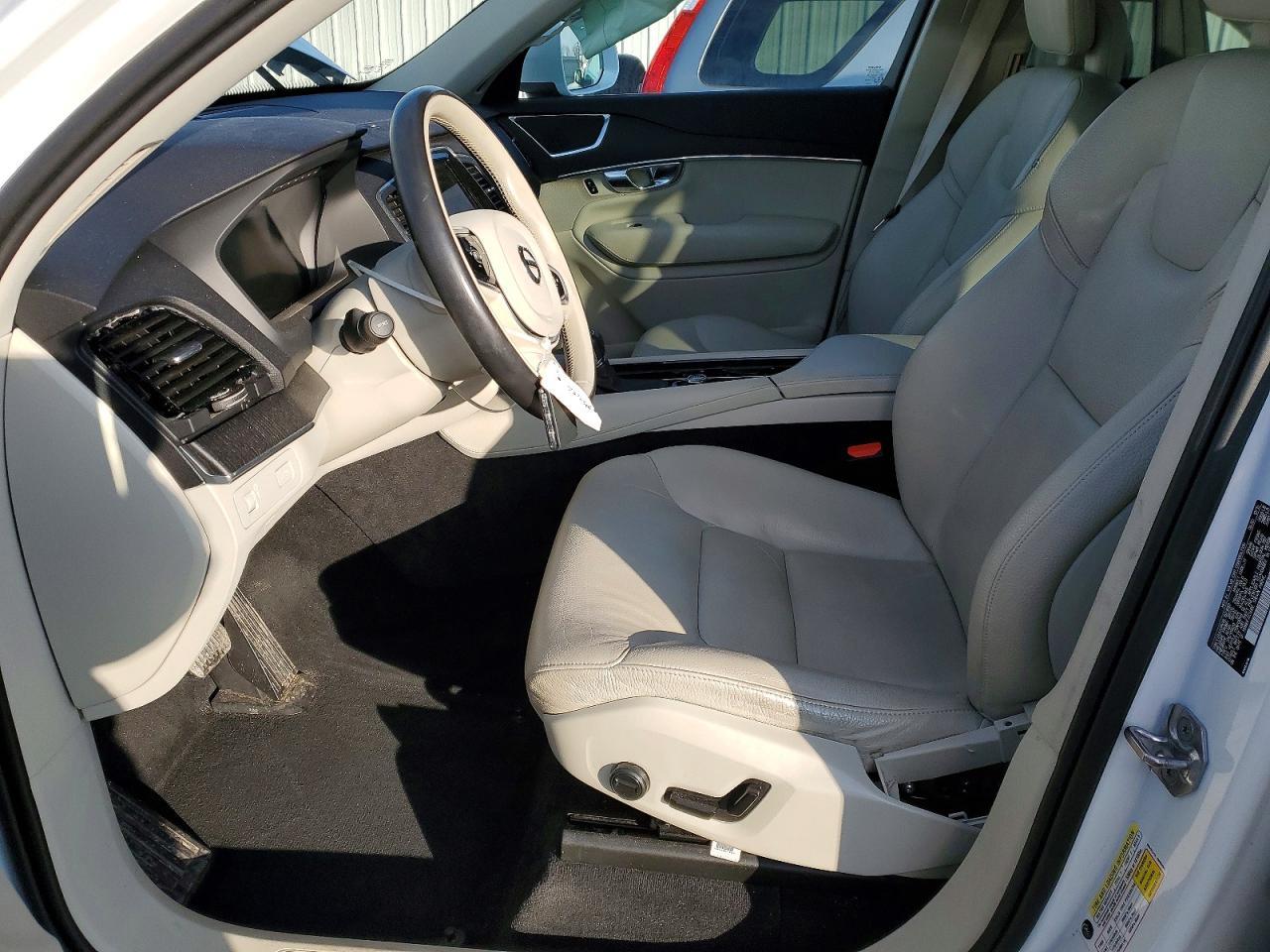 2020 VOLVO XC90