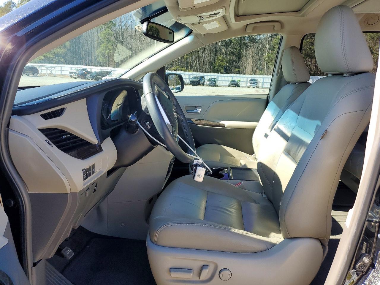 2015 TOYOTA SIENNA