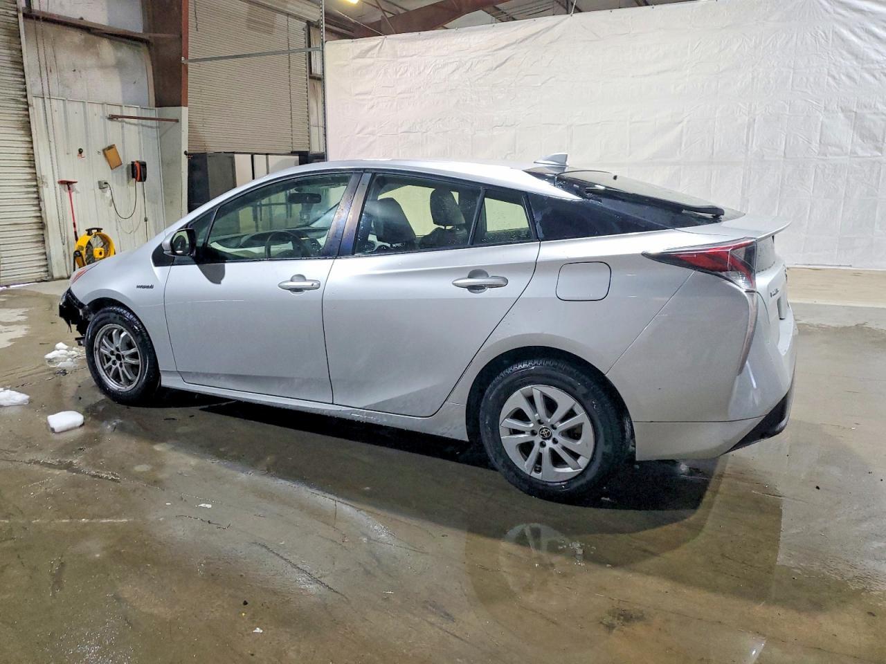 2016 TOYOTA PRIUS