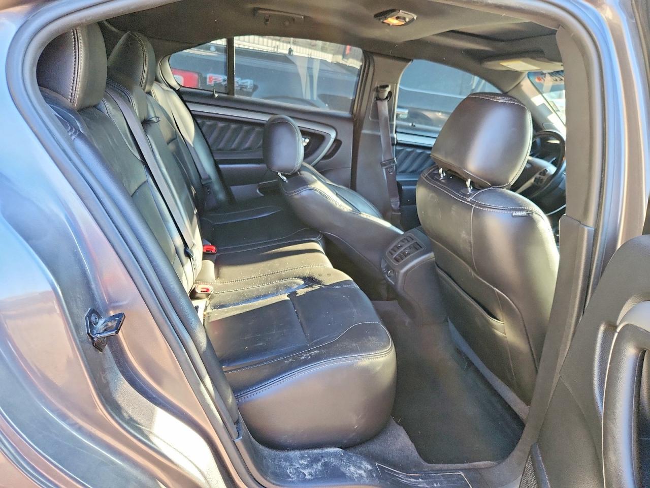 2013 FORD Taurus
