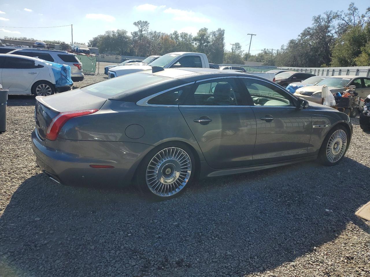 2016 JAGUAR Xj-Series