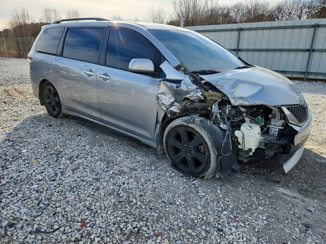 2015 TOYOTA SIENNA