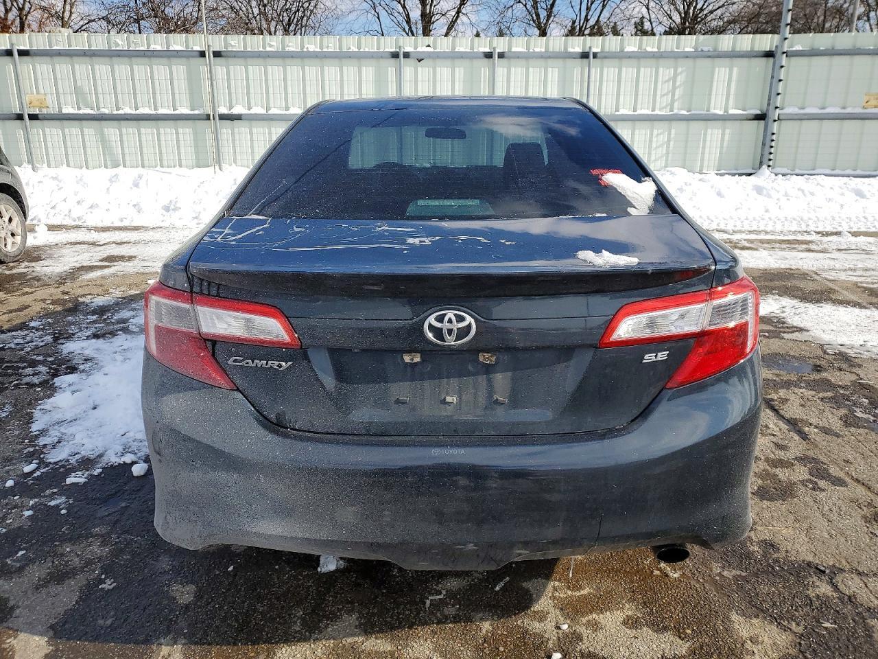 2014 TOYOTA CAMRY