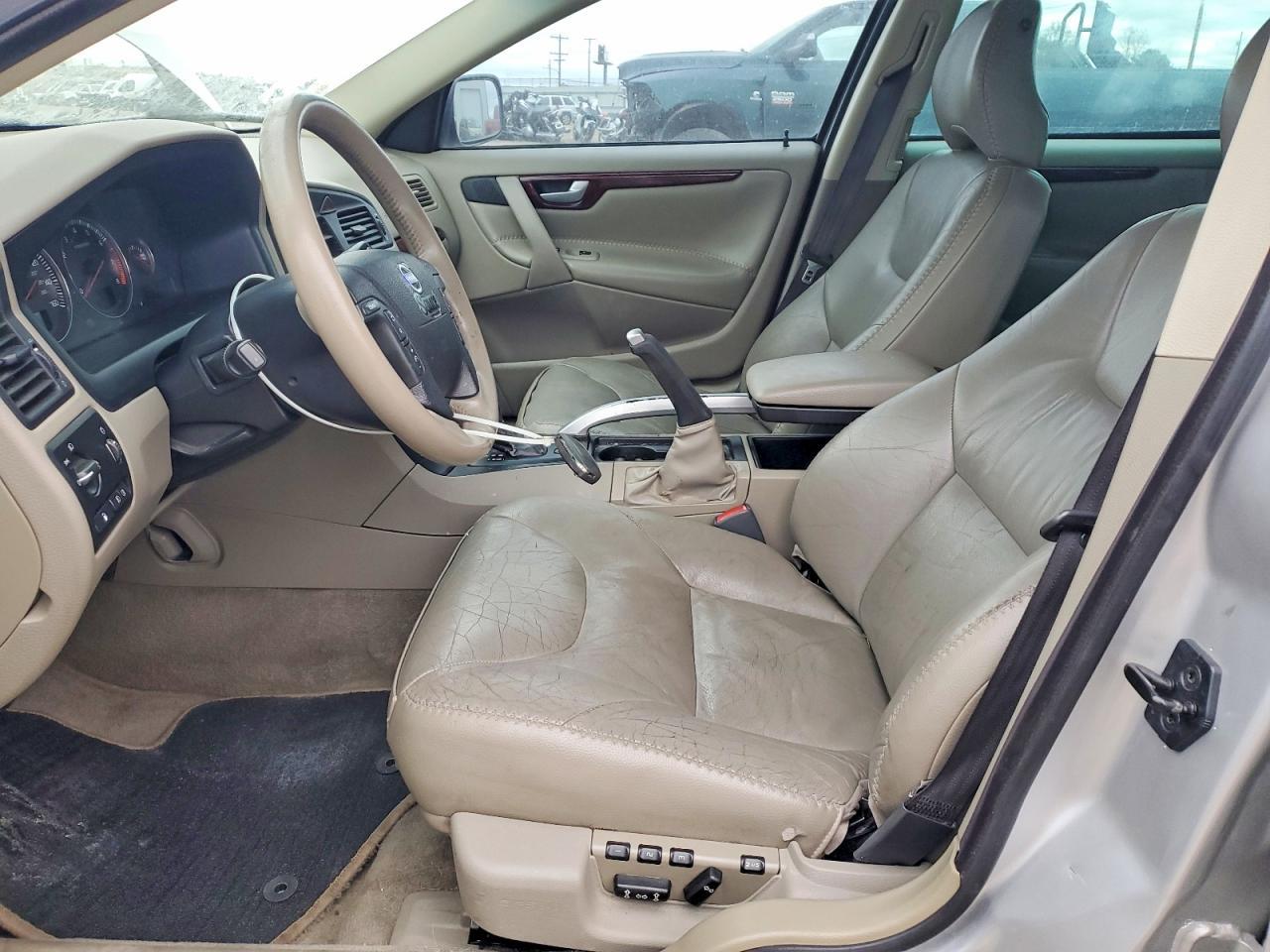 2004 VOLVO XC70